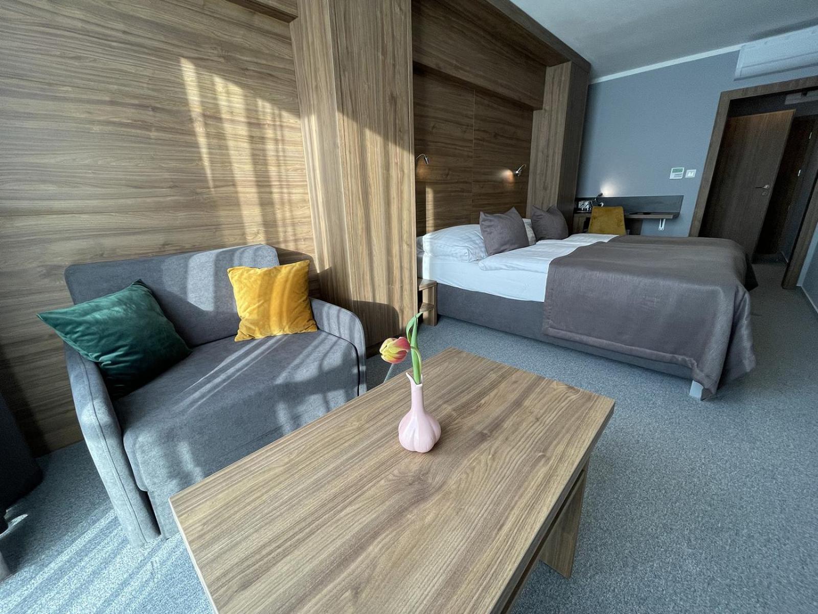 Hotel Eurobus คาลูชา ภายนอก รูปภาพ